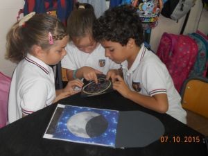 Compartimos y enseñamos a los compañeros nuestros trabajos. 