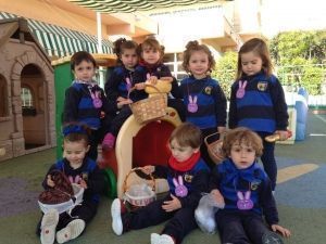 Todos juntos celebramos el Día de la Mona, lo pasamos genial ! 