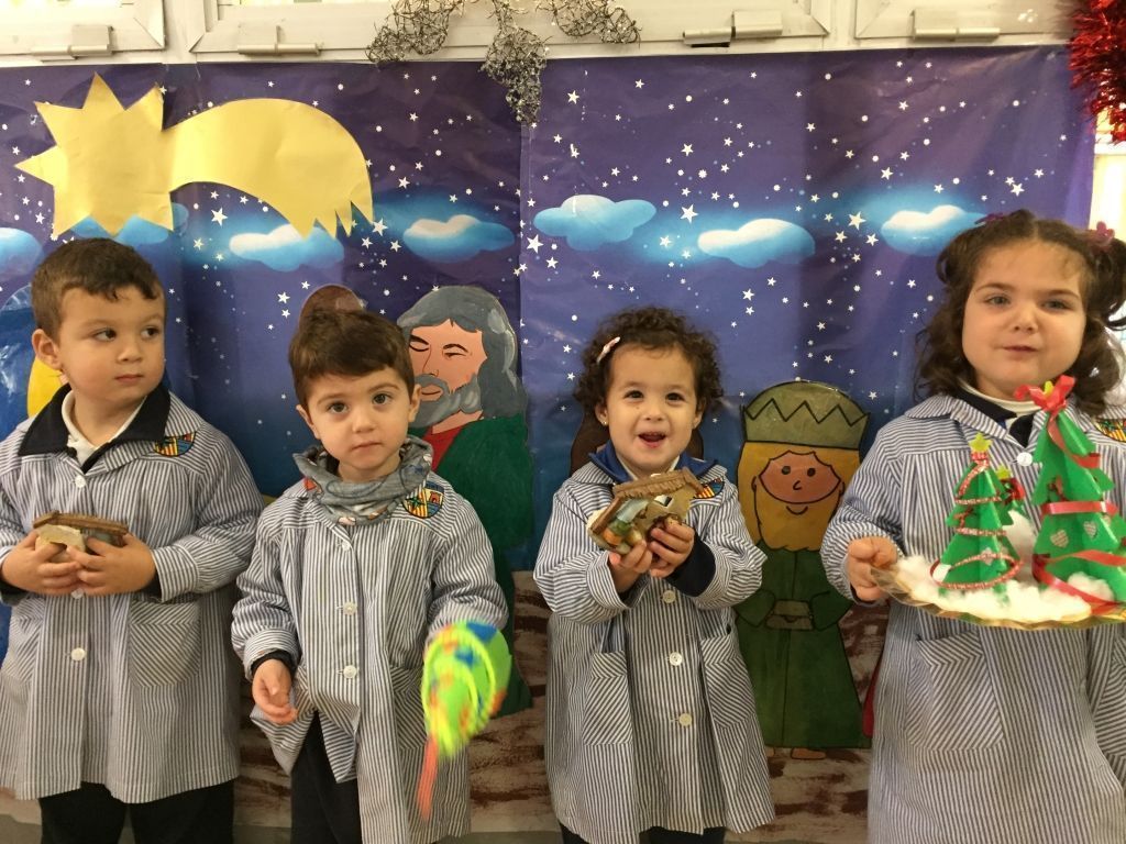 Durante estas semanas hemos decorado las clases con adornos navideños