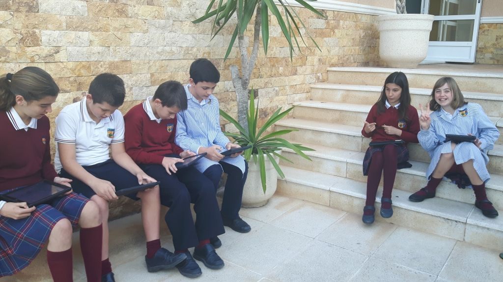 Con las tablets podemos salir a trabajar al patio  ¡qué divertido!