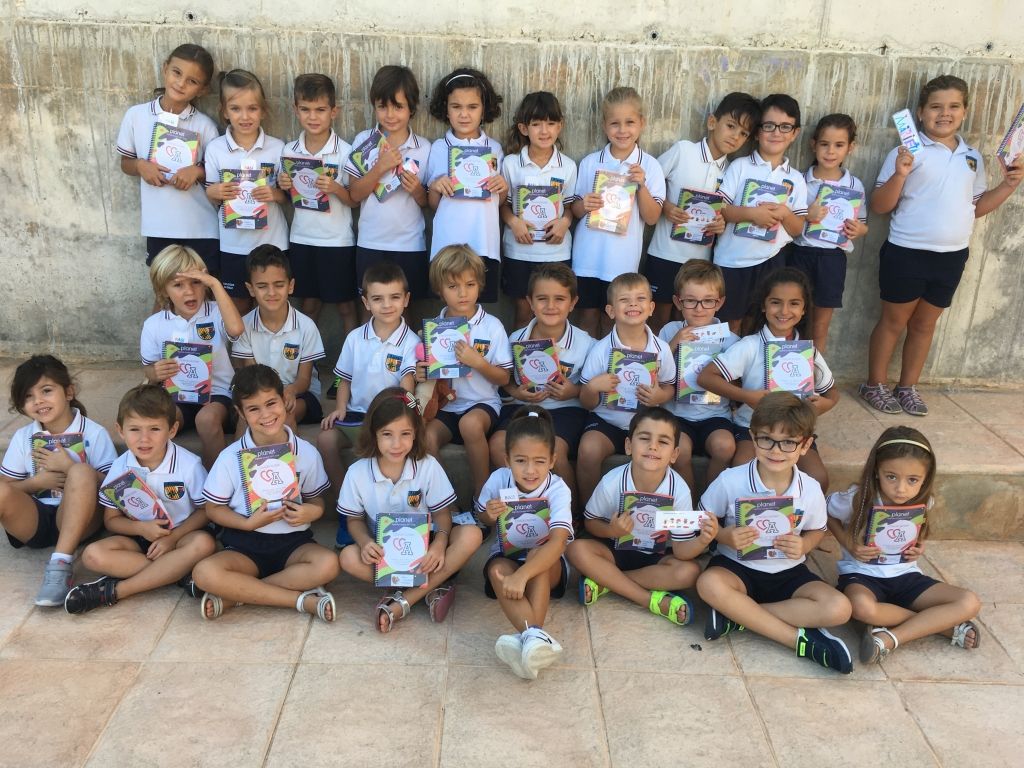 Ya somos de Primaria y tenemos nuestra agenda ¡ Qué contentos estamos ! 